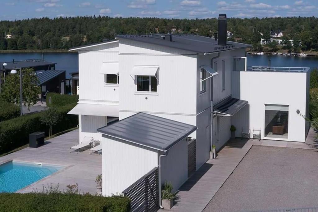 Water Facing Villa With Pool & Sauna Lidingö Екстериор снимка