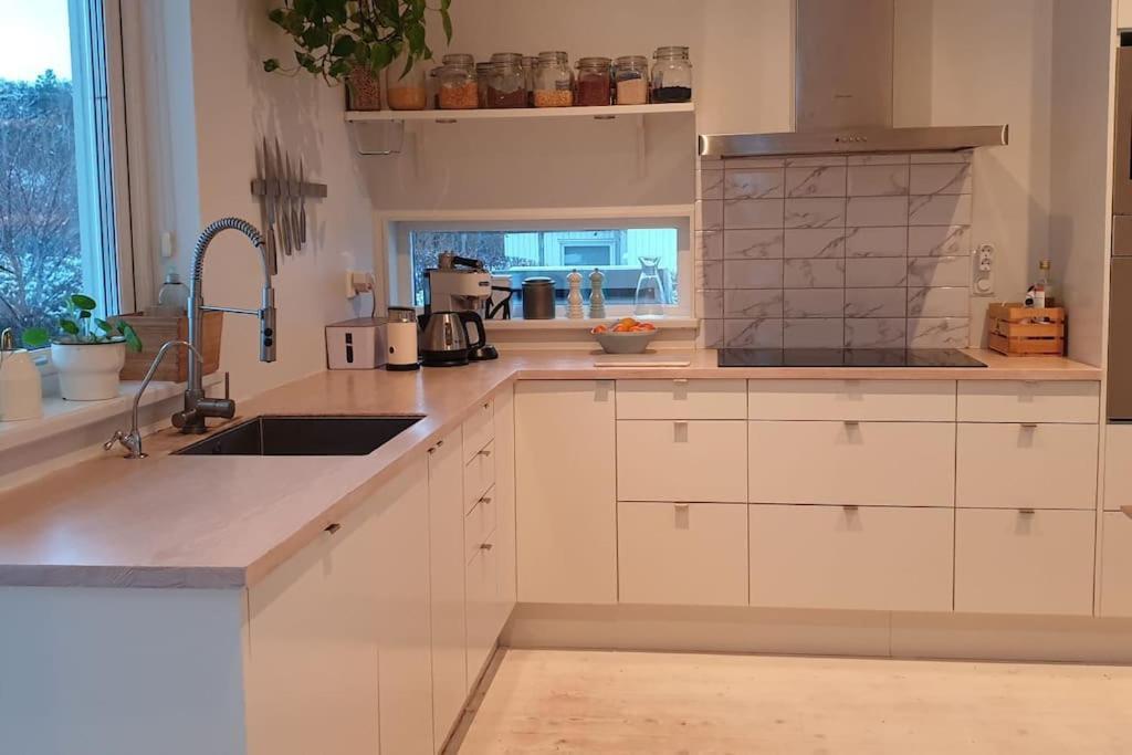 Water Facing Villa With Pool & Sauna Lidingö Екстериор снимка