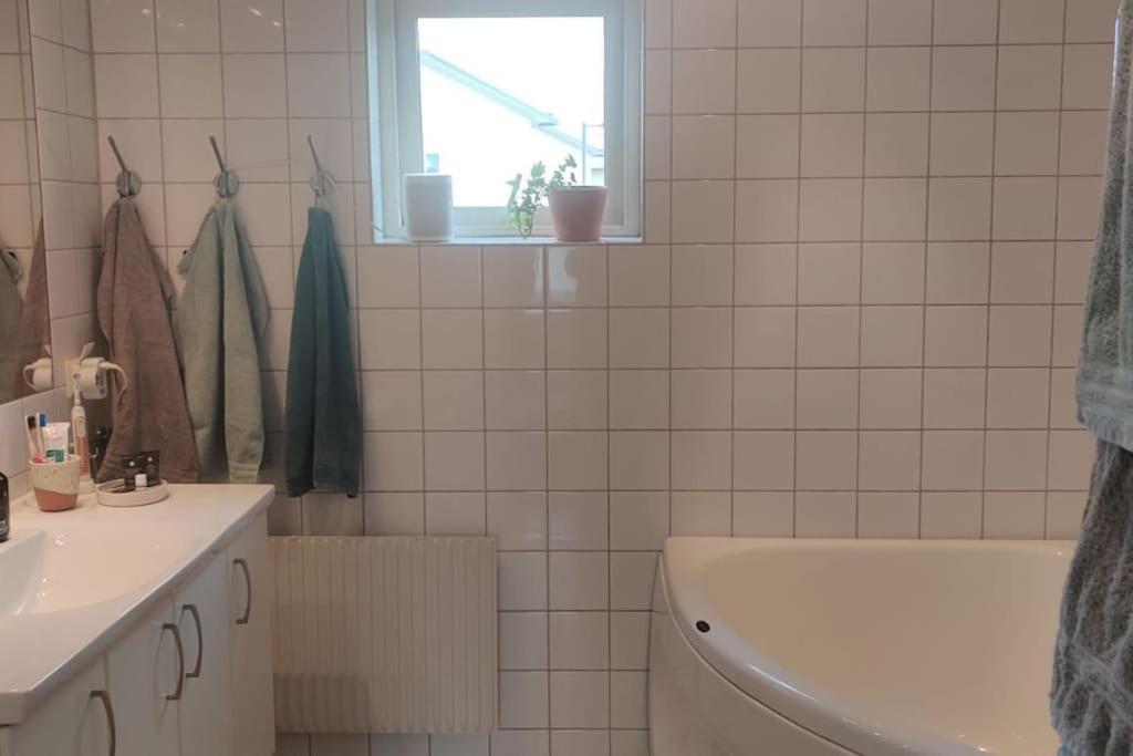Water Facing Villa With Pool & Sauna Lidingö Екстериор снимка
