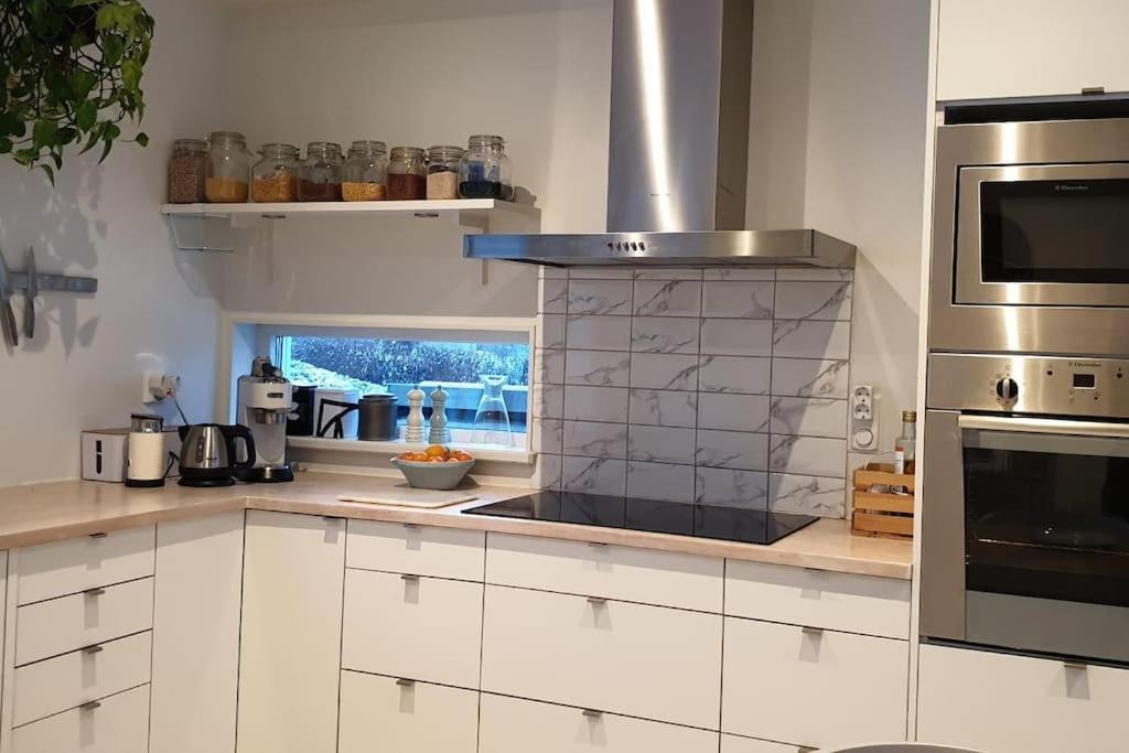 Water Facing Villa With Pool & Sauna Lidingö Екстериор снимка